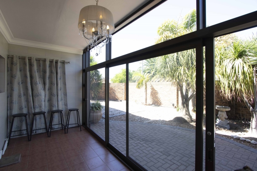 To Let 5 Bedroom Property for Rent in Parklands Western Cape